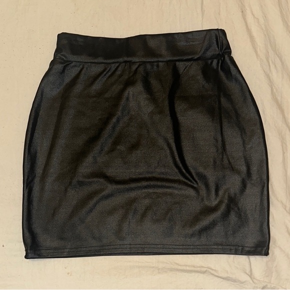 SHEIN Sleek Black Pencil Skirt - Picture 2 of 3